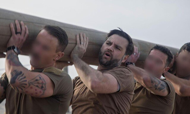 통나무 들고 네이비실과 90분 훈련, 美부통령이 내뱉은 말은?