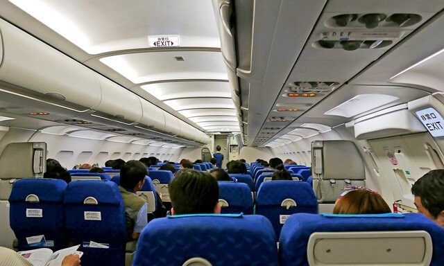 술 취해 승무원에 키스 시도…영국 사업가 법정행