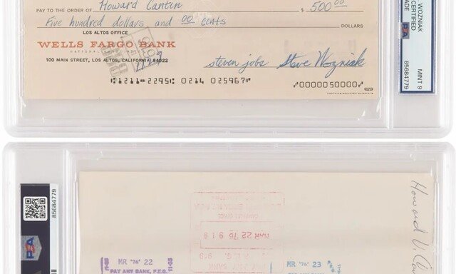 잡스가 서명한 ‘애플 최초 수표’ 경매서 35억 원에 낙찰