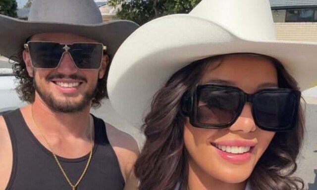 2주 전 파티 사진도 ‘S라인’…애 낳기 직전까지 임신 몰랐던 21세 여성