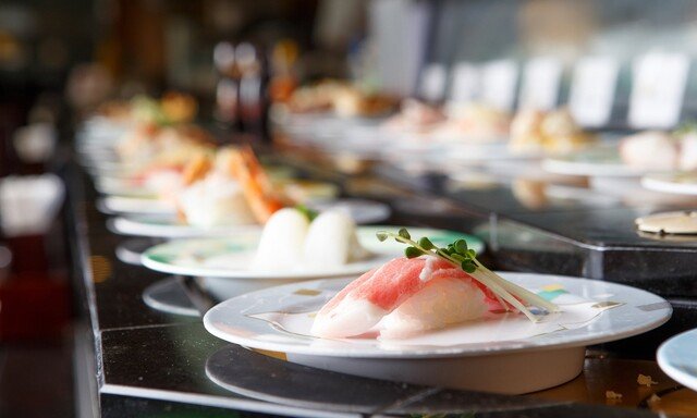 야식비에도 심야할증?…日유명 회전초밥집 밤 10시 이후엔 7% 추가