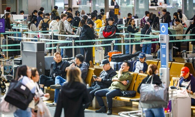 “여름 휴가, 유럽은 못 가겠네”…전쟁에 항공권 최대 560% 폭등
