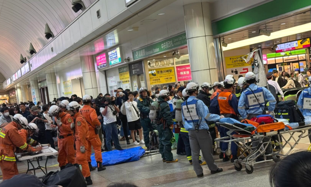 “매운 냄새에 비명” 日전철 스프레이 테러…승객들 대피