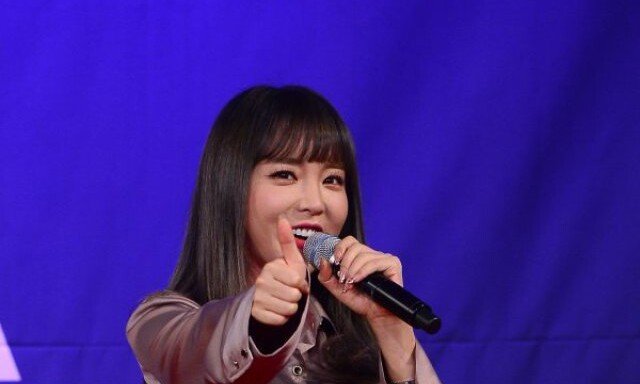 홍진영, ‘주사 이모’와 찰칵 “12년 전 병원에서…”