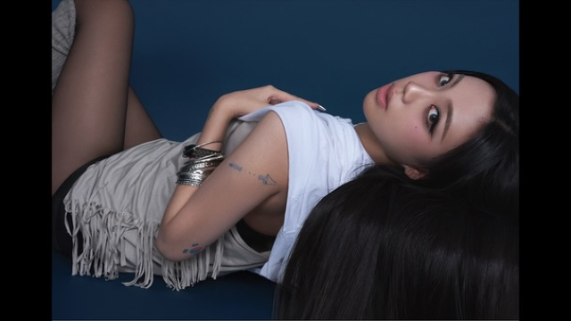 이영지, 13kg 빼더니 가터벨트…파격