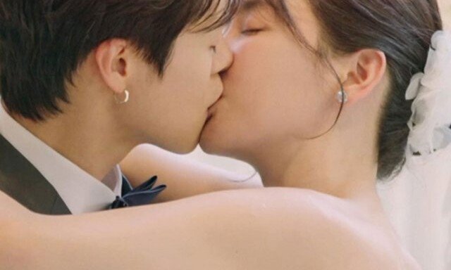 황우슬혜 동거남과 딥키스…파격 웨딩화보 느낌