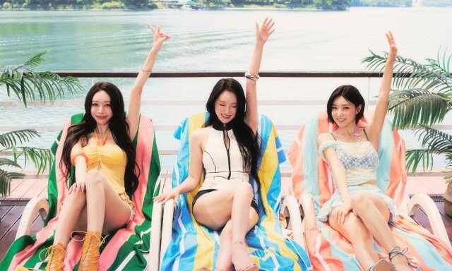 브브걸 제대로 작정했네…수영복 입고 ‘바디 웨이브’