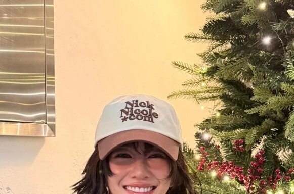 ‘확 달라진’ 서예지, 환한 미소로 분위기 장악