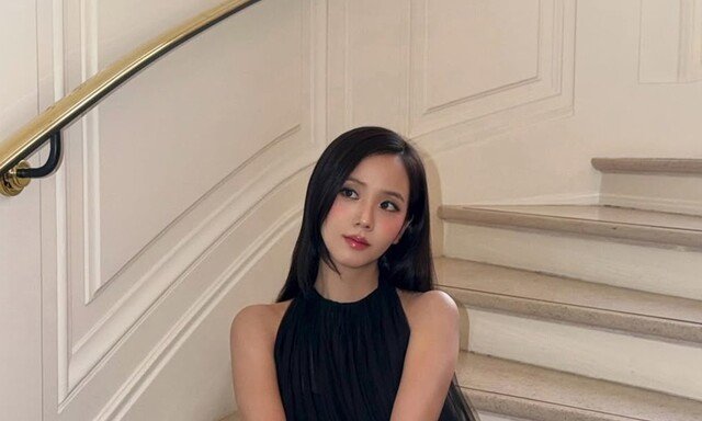 블랙핑크 지수, 블랙 드레스 속 가녀린 어깨라인…독보적 우아함 [DA★]