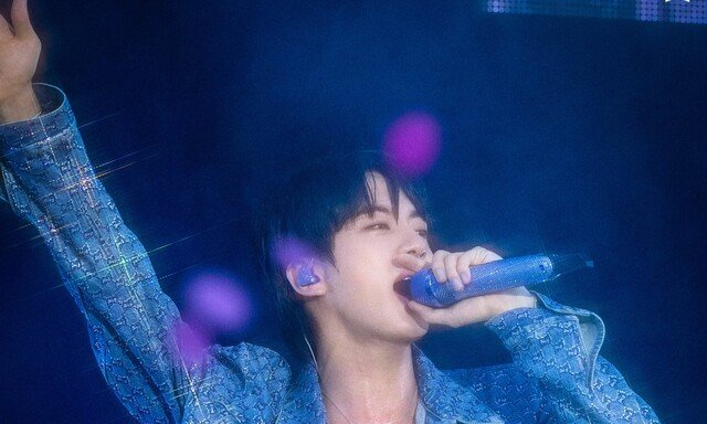 방탄소년단 진 팬들 진짜 미쳤다…광화문 통째로
