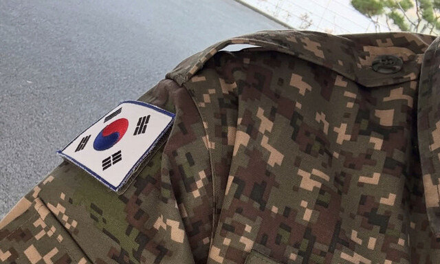 강다니엘, 입대 근황…태평양 어깨로 완성한 군복 자태