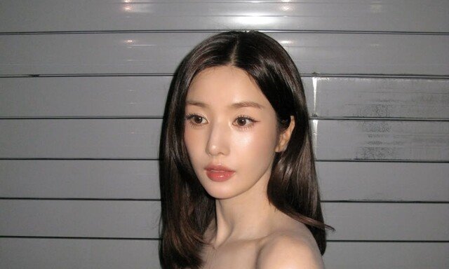 권은비, 시스루 드레스도 완벽 소화…우아美 폭발 [DA★]