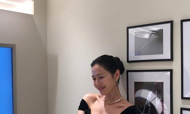 손예진, ♥현빈 또 반할 우아美…블랙 드레스 자태 ‘눈길’ [DA★]