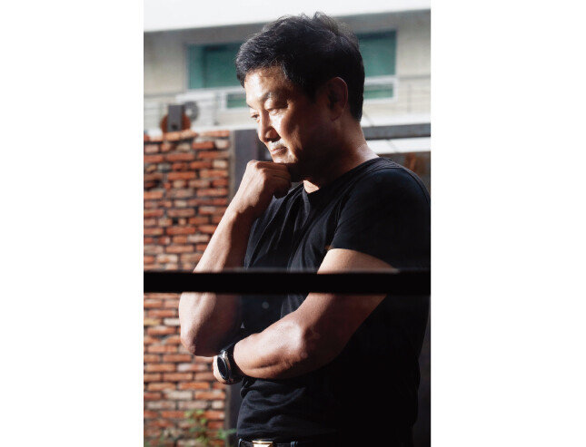 최재붕 교수는 “세계 10대 기업 가운데 7개가 포노족을 겨냥한 기업들”이라며 “우리도 빨리 이 흐름을 타야 한다”고 말한다. [박해윤 기자]