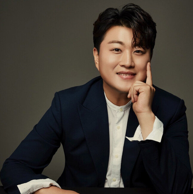 김호중은 10월 2일 생일을 맞아 팬덤 아리스의 뜨거운 축하를 받았다. [사진=김호중 인스타그램 캡쳐]