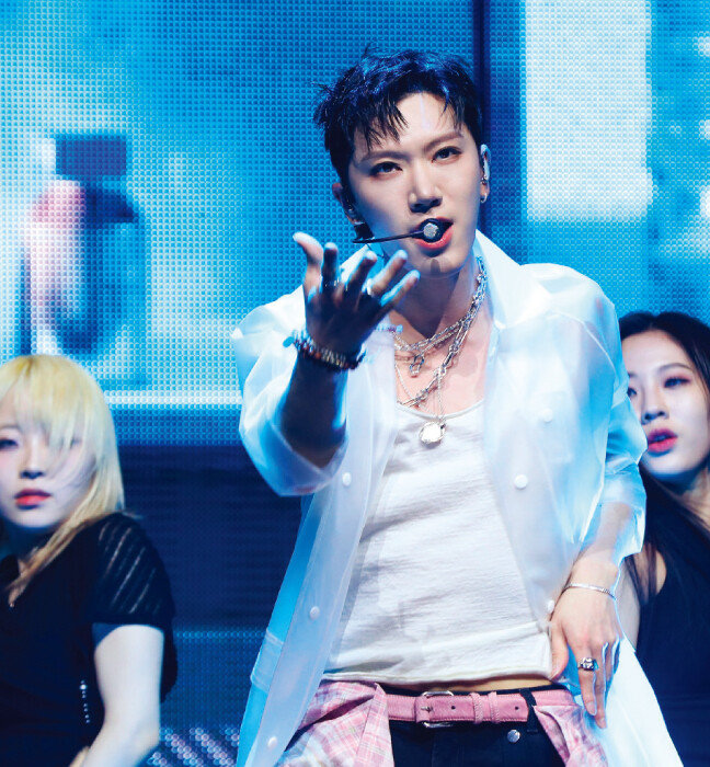 NCT 텐이 데뷔 8년 만에 첫 미니앨범을 내놓았다. [뉴시스]