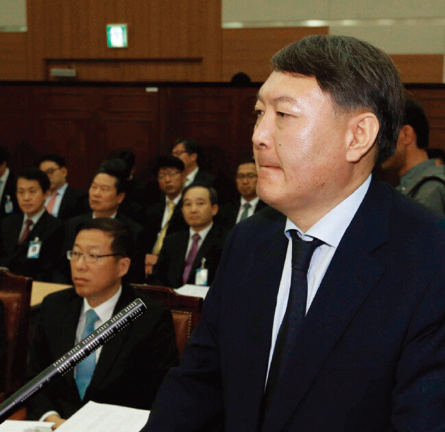 2013년 국회 법제사법위원회 서울고등검찰청 국정감사에 출석한 윤석열 당시 여주지청장. [동아DB]