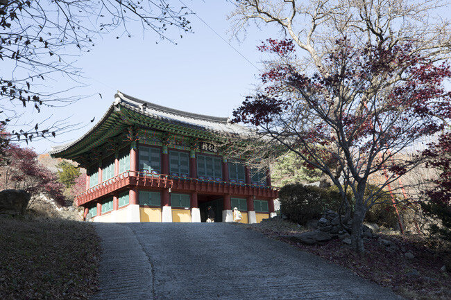 천년고찰 백련사.