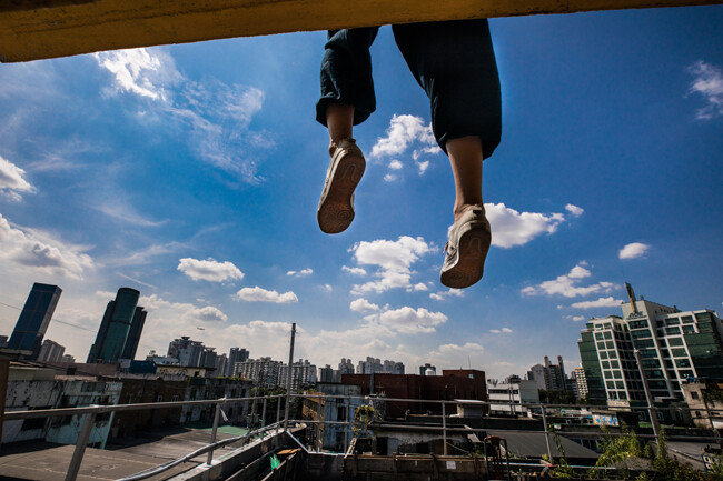 [입상작] 파란 하늘 발 아래로 펼쳐진 문래동 공장.