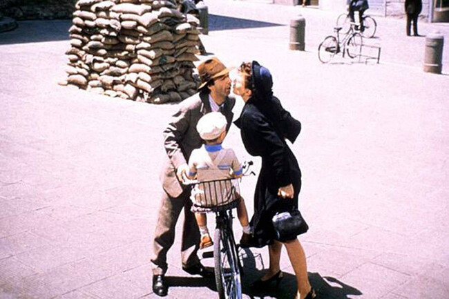 오페라 '호프만 베니니'의 음악이 나오는 로베르토 베니니 감독의 영화 '인생은 아름다워'.