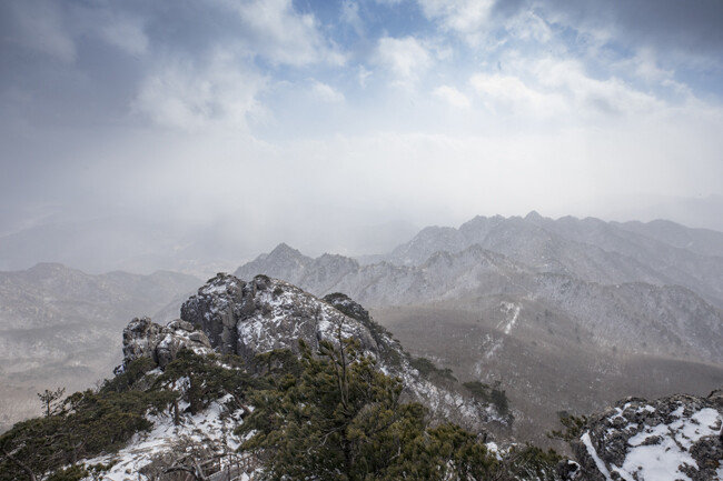 칠불봉에서 바라본 만물상