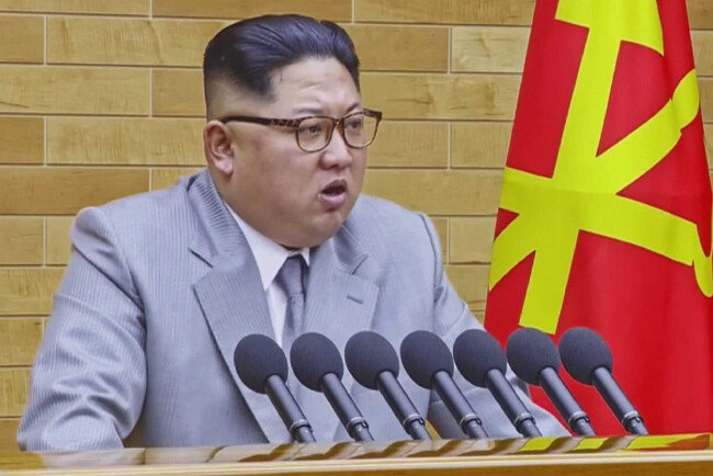 김정은이 1월 1일 미간을 약간 찌푸리며 신년사를 발표하고 있다. [동아DB]
