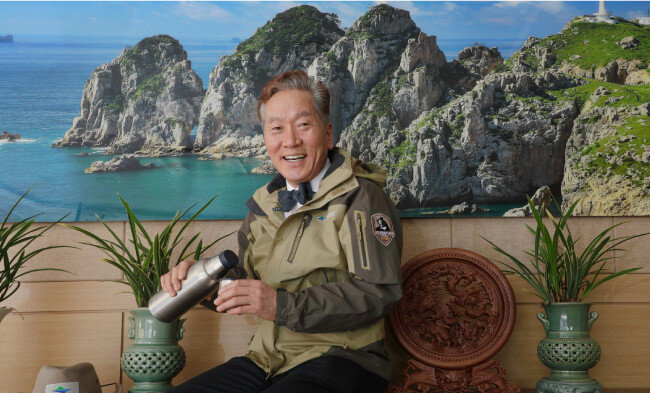 권경업 이사장은 사회활동을 통한 나눔이 산이 일깨워준 교훈을 실천하는 일이라고 말한다. [박해윤 기자]