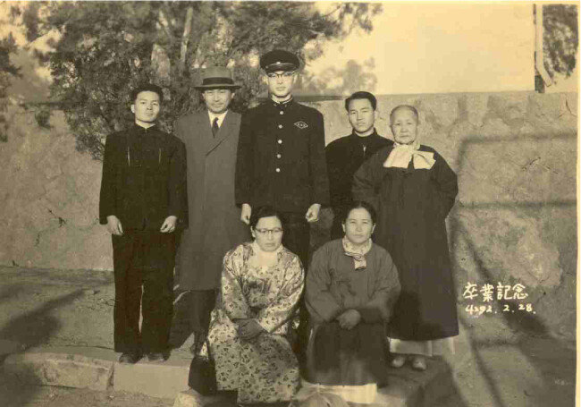 1959년 2월 28일 경기고 졸업식 때 사진이다.