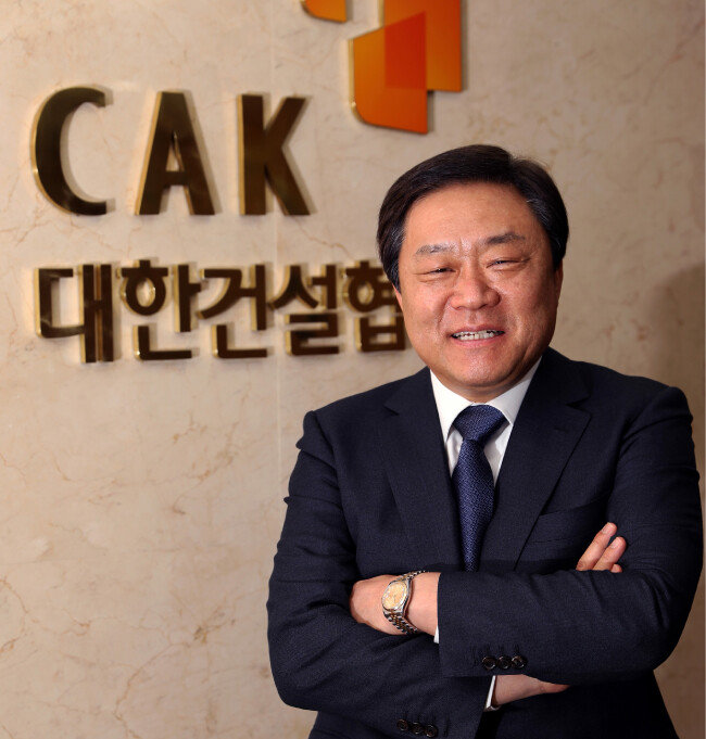 유주현 회장은 “지난 1년간 중소업체 대표가 협회를 제대로 이끌 수 있겠느냐는 안팎의 우려를 불식하기 위해 최선을 다했다”고 말했다. [김성남 기자]