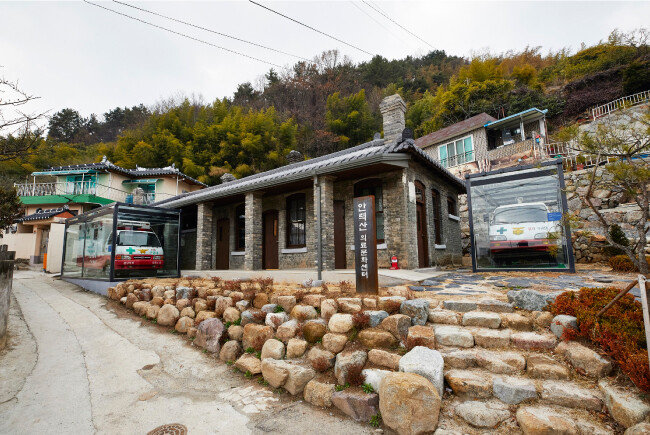 순천시는 최근 안력산 격리병동을 복원했다. 앞으로 의료인이 상주해 주민들이 건강검진을 받을 수 있는 공간 등으로 쓰인다. 1916년 개원한 안력산병원은 당시 서울 세브란스병원에 이어 전국에서 두 번째로 큰 병원이었다. [홍중식 기자]
