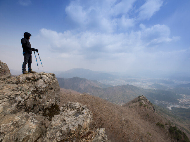 간월산 정상에서 내려다본 울주 시내 풍경.