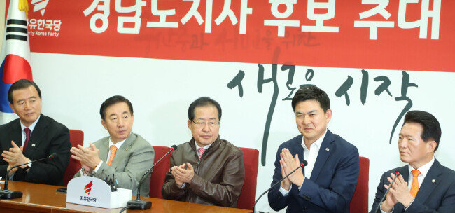 홍준표 대표는 서울시장 후보에 김문수, 충남지사 후보에 이인제, 경남지사 후보에 김태호를 내세워 과거로의 회귀라는 비판을 받기도 했다. [동아DB]