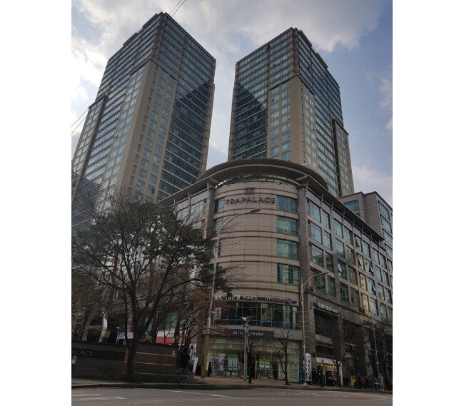 안희정 전 지사가 전 비서 김지은 씨를 성폭행한 장소로 지목된 서울 마포구의 한 오피스텔 건물. [김정훈 동아일보 기자