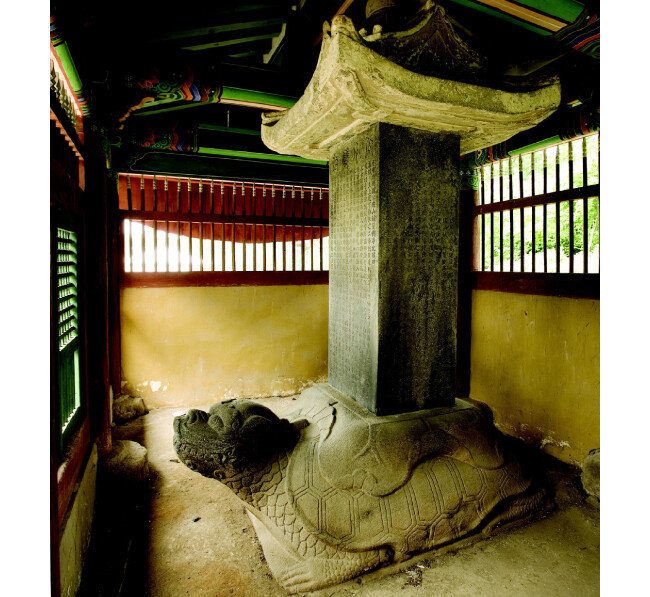 삼전도비는 조선 인조 17년(1639) 병자호란 당시 청나라 태종의 요구에 따라 만들어진 청나라의 승전비로 우리나라 외침의 역사를 상징한다.