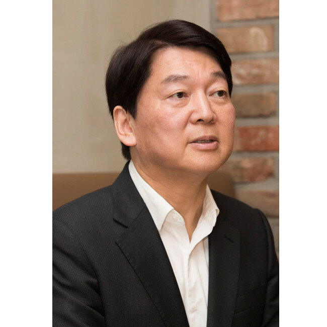 안철수 후보는 “박원순 시장 재임기간 서울의 청년일자리가 20만개 줄었다. 서울 경제를 되살리겠다”고 말한다. [조영철 기자]