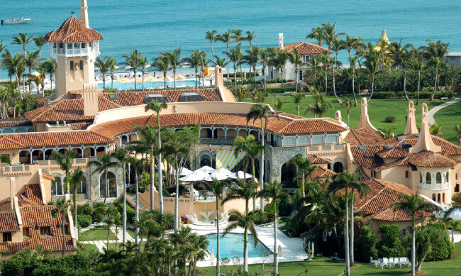 트럼프 대통령의 미국 플로리다 별장 ‘마라라고’. 호가가 2억5000만 달러까지 오른 바 있는 이 초호화 별장을 트럼프는 단돈 700만 달러에 매입했다. [동아DB]