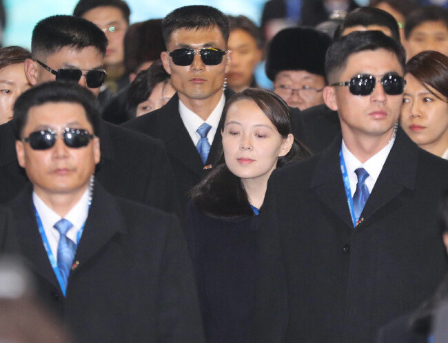 평창 동계올림픽 때 방한한 김여정을 경호하는 제974군부대 소속 경호군인들. [동아DB]