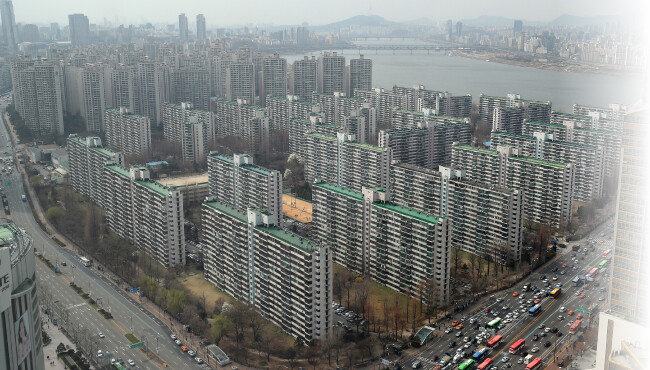 최근 정부가 발표한 종부세 개편안이 시행되면 서울 강남 소재의 ‘똘똘한 1채’에 대한 수요는 더욱 커질 것이라는 전망이 나온다. [뉴스1]