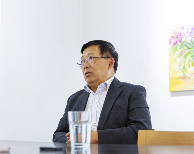 진징이 교수는 “한반도 문제를 해결하려면 지정학적 요소를 약화시키고 지경학적 요소를 강화해야 한다”고 주장했다. [김도균 기자]