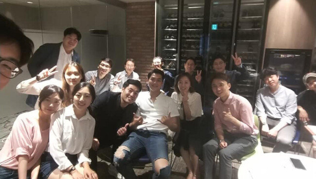 정책 연구와 청년정치인 육성을 추구하는 ‘내일을 위한 오늘’ 멤버들. [내일을 위한 오늘 페이스북 페이지]