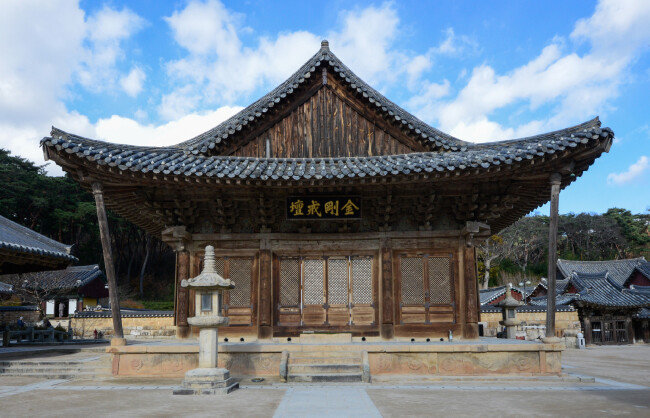 경남 양산 통도사 금강계단. 통도사는 대웅전에 불상이 없는 대신 대웅전 뒤편 금강계단에 진신사리를 모시고 있다. 금강계단 및 대웅전은 국보 제290호로 지정돼 있다.