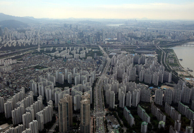 최근 몇 년간 매매가가 급격히 오른 서울 송파구 잠실동 아파트 단지. [홍진환 동아일보 기자]