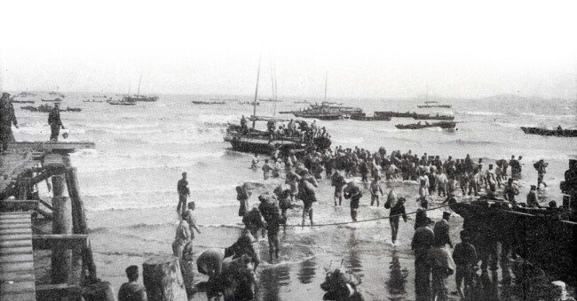 랴오둥반도에 상륙하는 일본군. [위키피디아]