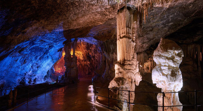 포스토니아 동굴.