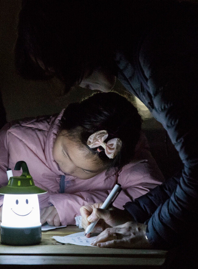 가족의 건강과 안녕, 행복을 기원하는 글이 소원등에 담겼다.