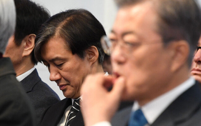 조국 민정수석비서관과 문재인 대통령이 2018년 12월 10일 서울 중구 대한성공회 서울대성당에서 열린 ‘2018 인권의 날 기념식’에 참석해 있다. [동아DB]