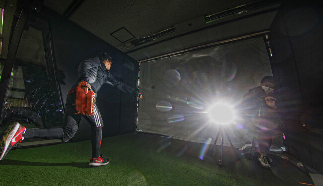 VR게임을 시뮬레이션하는 모습. 