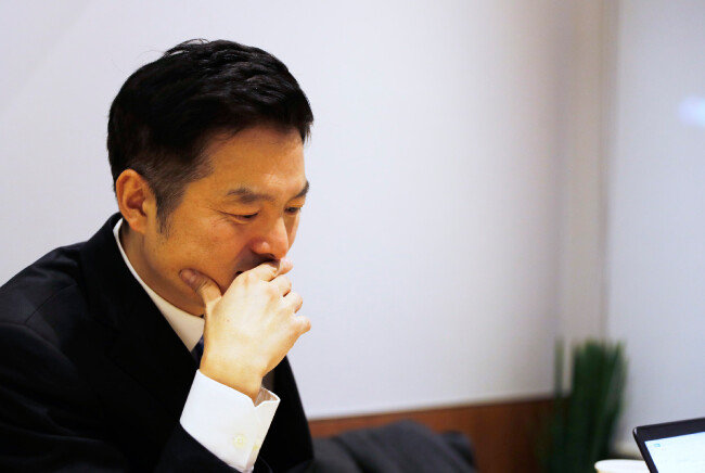 김 수사관은 “코리아나호텔 건은 내가 갖고 온 게 아니고 위에서 시킨 것”이라고 말했다. [홍중식 기자]