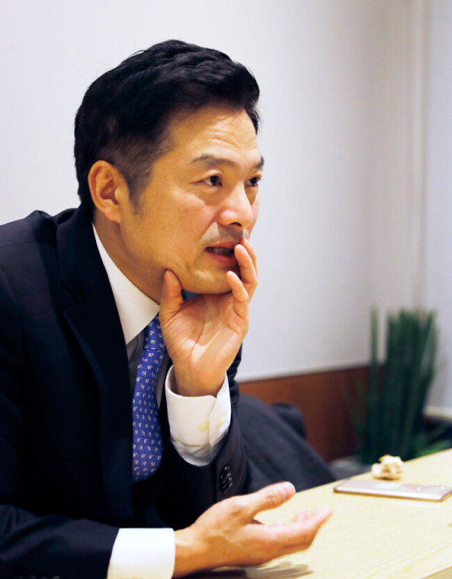 “청와대 특감반이 생산한 거의 모든 동향·첩보를 접한 김태곤 전 특감반 데스크는 이번 의혹을 풀 열쇠”라고 김태우 수사관은 말했다. [홍중식 기자]