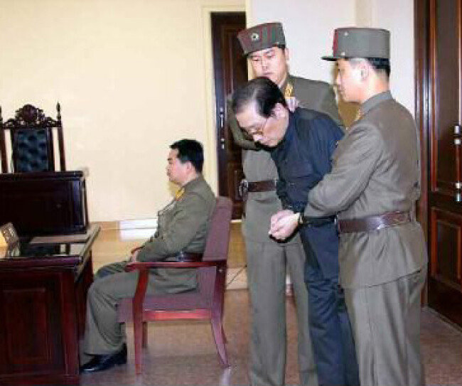 2013년 12월 12일 특별군사재판에 나온 장성택 국방위원회 부위원장. [출처·노동신문]